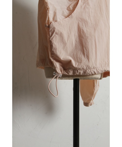 &. NOSTALGIA（アンドドットノスタルジア）の「【ZOZO限定】フードレースナイロンパーカー（パーカー・レディース・アイボリー/ピンク・M）」の22枚目の写真