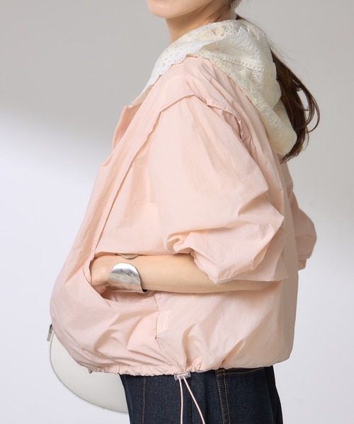 &. NOSTALGIA（アンドドットノスタルジア）の「【ZOZO限定】フードレースナイロンパーカー（パーカー・レディース・アイボリー/ピンク・M）」の4枚目の写真