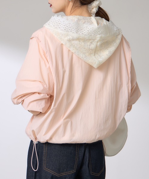 &. NOSTALGIA（アンドドットノスタルジア）の「【ZOZO限定】フードレースナイロンパーカー（パーカー・レディース・アイボリー/ピンク・M）」の6枚目の写真