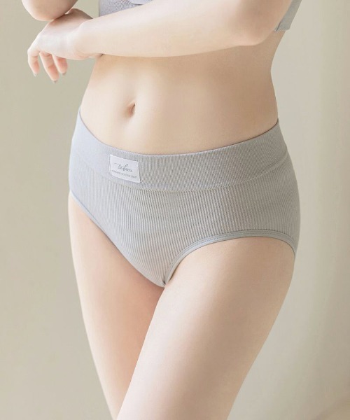 tu-hacci(ツーハッチ)の「ラフィナータリブショーツ(ショーツ・レディース・ブラック/ライトグレー/キナリ・M/L/XL)」の3枚目の写真