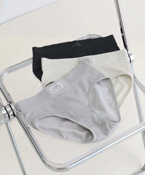 tu-hacci(ツーハッチ)の「ラフィナータリブショーツ(ショーツ・レディース・ブラック/ライトグレー/キナリ・M/L/XL)」の11枚目の写真