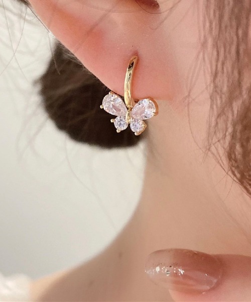 yu-ka(ユーカ)の「YU-KA:ビジューバタフライデザインフープピアス bijou butterfly design hoop pierce(ピアス(両耳用)・レディース・シルバー/ゴールド・FREE)」の1枚目の写真