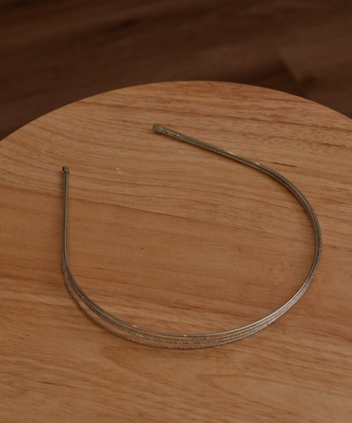 VIBGYOR Women(ヴィブジョー ウィメン)の「【resonance】メタル デザイン カチューシャ【マルチウェイ/オケージョン】(カチューシャ・レディース・シルバー/ゴールド・FREE)」の1枚目の写真