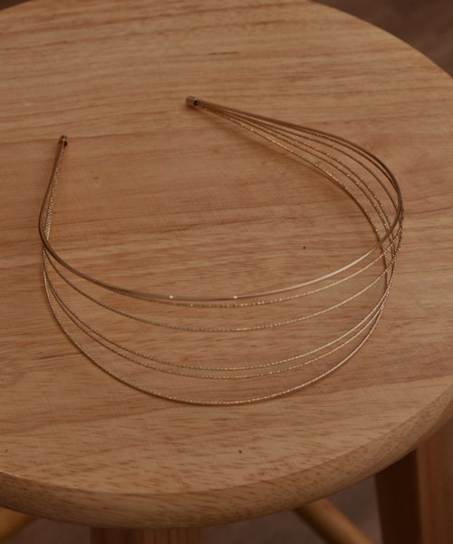 VIBGYOR Women(ヴィブジョー ウィメン)の「【resonance】メタル デザイン カチューシャ【マルチウェイ/オケージョン】(カチューシャ・レディース・シルバー/ゴールド・FREE)」の2枚目の写真