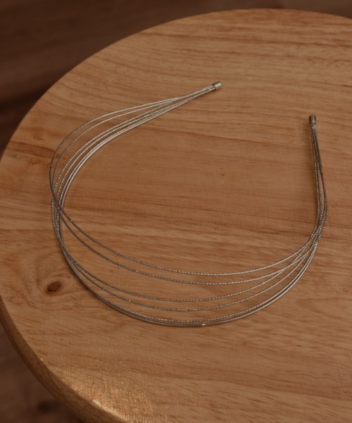 VIBGYOR Women(ヴィブジョー ウィメン)の「【resonance】メタル デザイン カチューシャ【マルチウェイ/オケージョン】(カチューシャ・レディース・シルバー/ゴールド・FREE)」の12枚目の写真