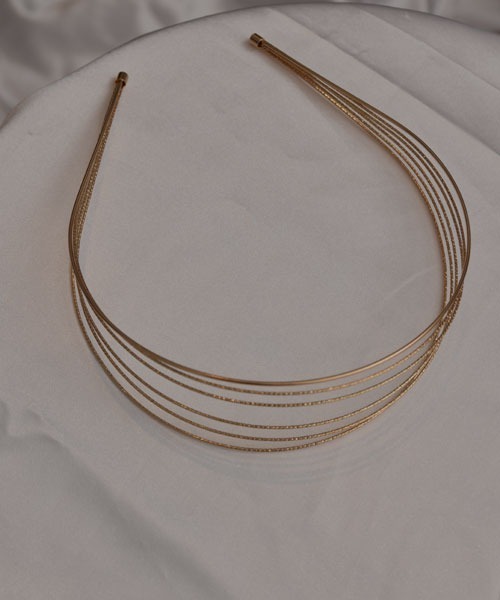 VIBGYOR Women(ヴィブジョー ウィメン)の「【resonance】メタル デザイン カチューシャ【マルチウェイ/オケージョン】(カチューシャ・レディース・シルバー/ゴールド・FREE)」の8枚目の写真