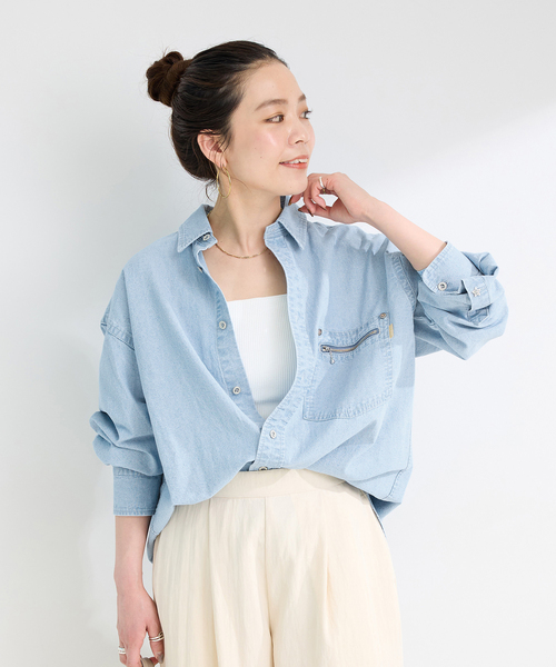 B.C STOCK(ベーセーストック)の「ウォッシャブル / DU JOUR/デュ ジュール JEAN ZIP POCKET SHIRT(シャツ/ブラウス・レディース・スカイブルー/ピンク系その他・FREE)」の1枚目の写真