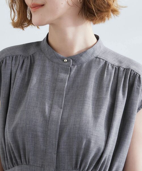 grove（グローブ）の「ウエスト高見えでスタイルアップ　上品スタンドカラーシャツワンピース（ワンピース・レディース・グリーン/ダークグレー/ブラック・01/02/03/04/05）」の5枚目の写真