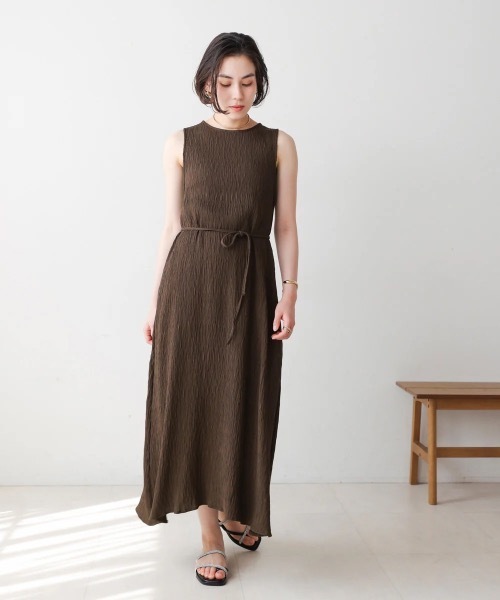 Bou Jeloud(ブージュルード)の「シャーリングカットワンピース(ワンピース・レディース・ブラック/ベージュ/ブラウン・38)」の2枚目の写真