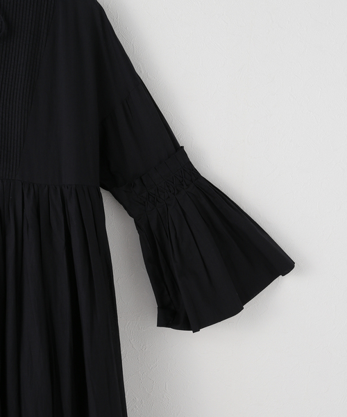 JOURNAL STANDARD（ジャーナルスタンダード）の「ピンタックボリュームワンピース（ワンピース・レディース・ブラック/ブルー・FREE）」の9枚目の写真