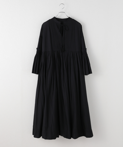 JOURNAL STANDARD（ジャーナルスタンダード）の「ピンタックボリュームワンピース（ワンピース・レディース・ブラック/ブルー・FREE）」の4枚目の写真