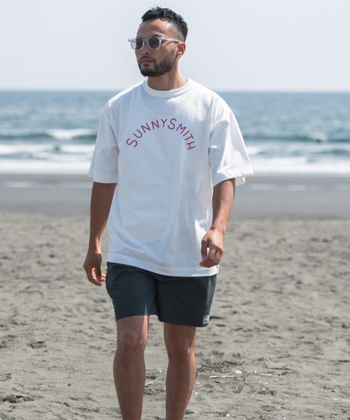 Sunny Smith(サニースミス)の「へビーオンス Cool Smith Standard Arch Logo 半袖Tシャツ(Tシャツ/カットソー・メンズ・ネイビー/ホワイト/レッド/チャコール/グリーン/オフホワイト・LARGE/MEDIUM)」の2枚目の写真