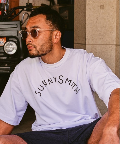 Sunny Smith(サニースミス)の「へビーオンス Cool Smith Standard Arch Logo 半袖Tシャツ(Tシャツ/カットソー・メンズ・ネイビー/ホワイト/レッド/チャコール/グリーン/オフホワイト・LARGE/MEDIUM)」の10枚目の写真