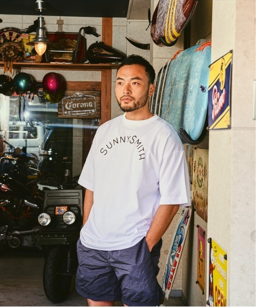 Sunny Smith(サニースミス)の「へビーオンス Cool Smith Standard Arch Logo 半袖Tシャツ(Tシャツ/カットソー・メンズ・ネイビー/ホワイト/レッド/チャコール/グリーン/オフホワイト・LARGE/MEDIUM)」の12枚目の写真