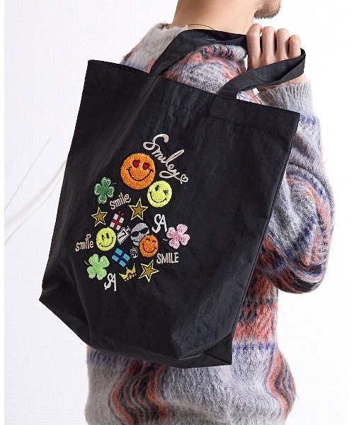 SALON DE ALFURD TOKYO(サロンドアルファード)の「スマイリークローバー刺繍エコバッグ(エコバッグ/サブバッグ・レディース・ベージュ/ライトブルー/グレイッシュベージュ/ブラック・ONESIZE)」の2枚目の写真