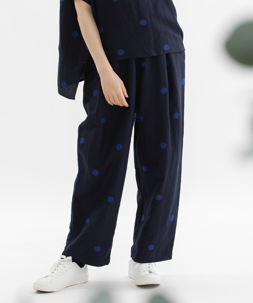 nop de nod(ノップドゥノッド)の「Pommeリネンレーヨンpolka刺繍ボリュームタックパンツ(その他パンツ・レディース・ネイビー/ダークグレー/ブラック・M)」の1枚目の写真