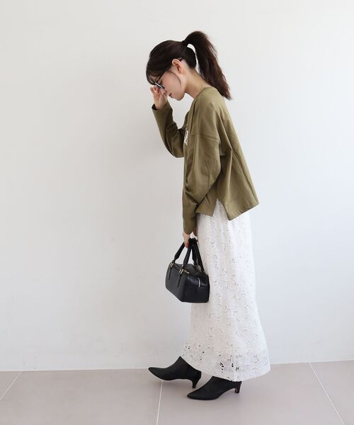 le.coeur blanc(ルクールブラン)の「《WEB限定アイテム》カレッジロゴオーバーロンT(Tシャツ/カットソー・レディース・オフホワイト/ブラック/ブラウン/グレー/カーキオリーブ・38)」の15枚目の写真