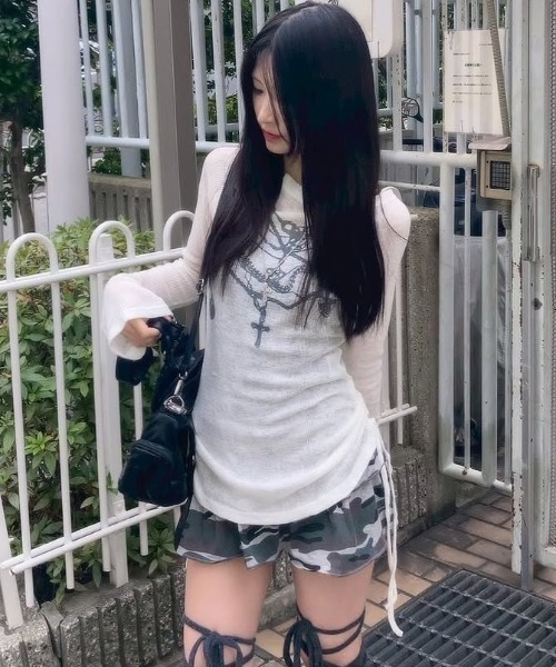 Vini（ヴィニ）の「【Vini SELECT】プリントシアートップス（Tシャツ/カットソー・レディース・ホワイト/ブラック・FREE）」の4枚目の写真