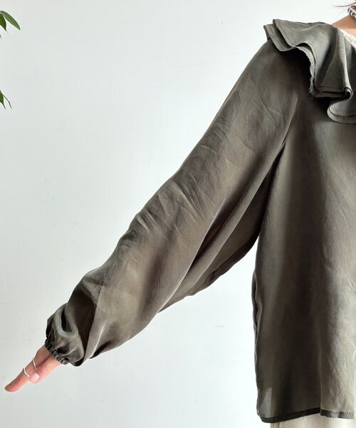 DouDou(ドゥドゥ)の「キュプラフリルブラウス(シャツ/ブラウス・レディース・ホワイト系その他/カーキ/ブラック・FREE)」の14枚目の写真