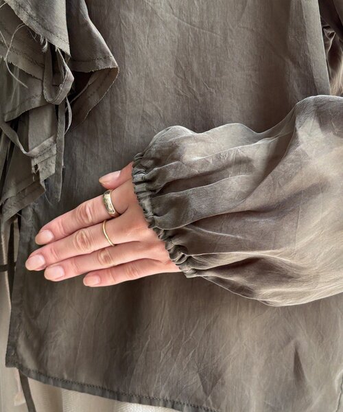 DouDou(ドゥドゥ)の「キュプラフリルブラウス(シャツ/ブラウス・レディース・ホワイト系その他/カーキ/ブラック・FREE)」の13枚目の写真