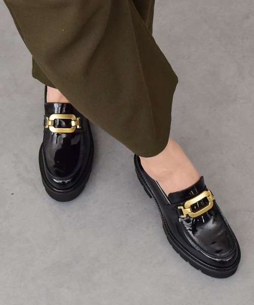 PASCUCCI（パスクッチ）の「【PASCUCCI】ラウンドトウメタルバックルローファー(D51624)（ローファー・レディース・ブラック/ブラック系その他・36/37/38/39/35）」の2枚目の写真