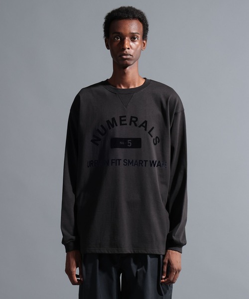 NUMERALS（ヌメラルズ）の「【NUMERALS】カレッジプリントロングスリーブTEE（Tシャツ/カットソー・メンズ・オフホワイト/パープル/ブラック・LARGE/MEDIUM）」の9枚目の写真