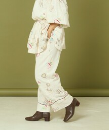 Freada（フリーダ）の「Freada/フリーダ モチーフ刺繍 柄 パンツ（その他パンツ）」