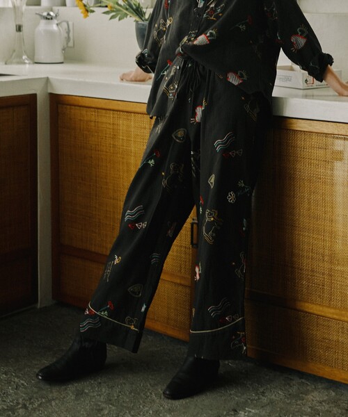 yko様 新品 Freada フリーダ ベロア刺繍 Vネック プルオーバー 黒 Freada（フリーダ）の「Freada/フリーダ ベロア刺繍 Vネック