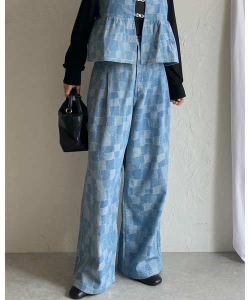 She's Closet(シーズクローゼット)の「ペプラムギャザーデニムキャミソールビスチェ&ワイドデニムパンツセットアップ(セットアップ・レディース・ライトブルー/ブルー/ネイビー/インディゴブルー・FREE)」の11枚目の写真