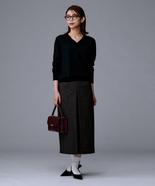 UNTITLED（アンタイトル）の「【洗える/きれいめ】Vネックプルオーバーニット（ニット/セーター・レディース・ブラウン系/ブラック/チャコールグレー/ブルー系その他・48/44/04/02/00）」の15枚目の写真