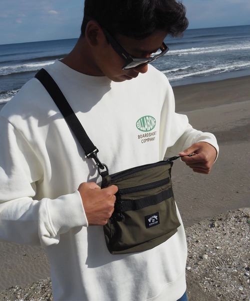 BILLABONG(ビラボン)の「BILLABONG メンズ 【A/DIV.】SACHOCHE ショルダーバッグ 1.2L【2025年秋冬モデル】/ビラボンロゴワンポイントサコッシュ・ショルダーバック(ショルダーバッグ・メンズ・ブラック/アーミー・FREE)」の2枚目の写真