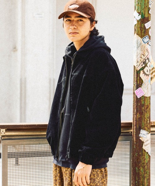 niko and...（ニコアンド）の「フェイクスウェードショートジップブルゾン（ブルゾン・メンズ・キャメル/アイボリー/ブラック・MEDIUM/LARGE）」の7枚目の写真