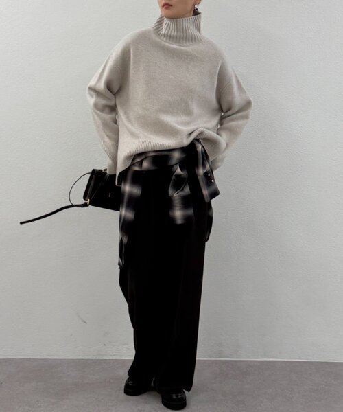 LOUNGEDRESS（ラウンジドレス）の「ウール100タートルニット（ニット/セーター・レディース・アイボリー/ライトグレー/ネイビー・FREE）」の4枚目の写真