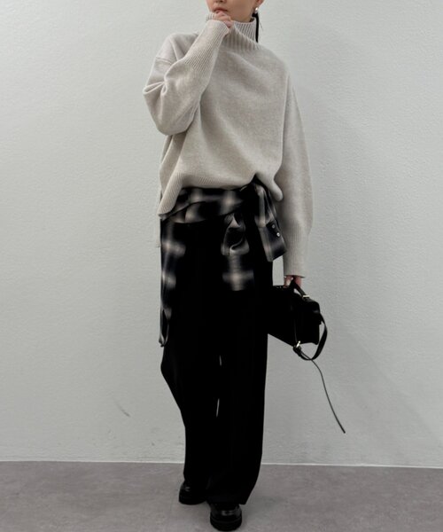 LOUNGEDRESS（ラウンジドレス）の「ウール100タートルニット（ニット/セーター・レディース・アイボリー/ライトグレー/ネイビー・FREE）」の5枚目の写真