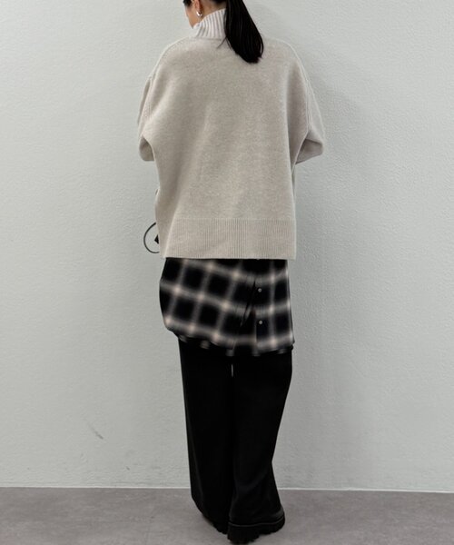 LOUNGEDRESS（ラウンジドレス）の「ウール100タートルニット（ニット/セーター・レディース・アイボリー/ライトグレー/ネイビー・FREE）」の7枚目の写真