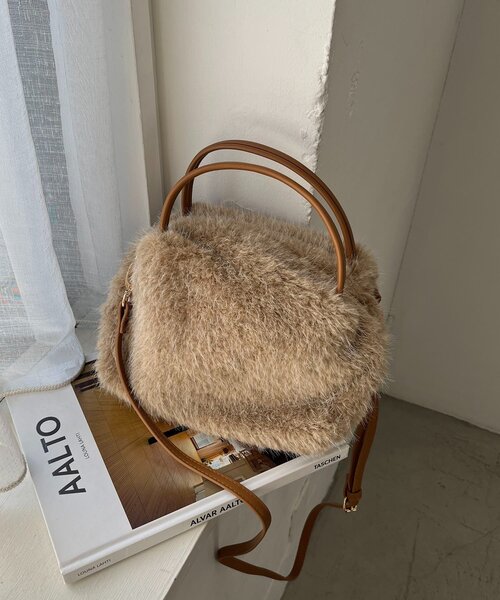 CAPRICIEUX LE'MAGE（カプリシューレマージュ）の「ファー2WAYボストンバッグ（ボストンバッグ・レディース・ベージュ/ブラウン・FREE）」の2枚目の写真