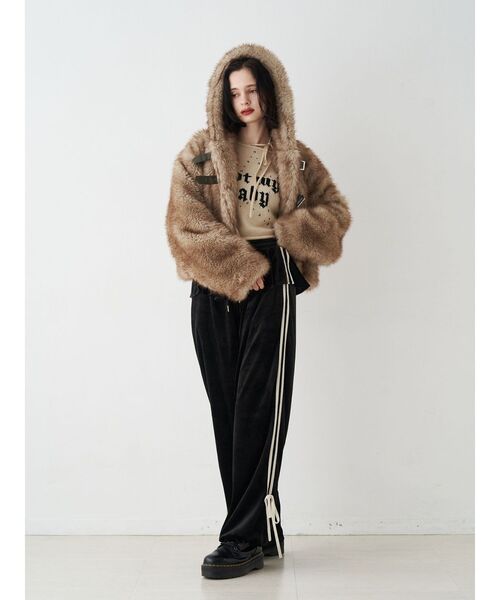 jouetie（ジュエティ）の「ベロアラインパンツ【セットアップ対応】（その他パンツ・レディース・ブラック/グレー/ネイビー/ブラウン・MEDIUM）」の7枚目の写真