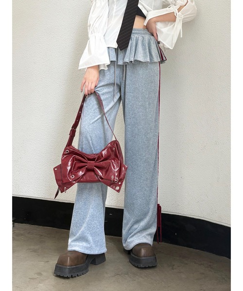 jouetie（ジュエティ）の「ベロアラインパンツ【セットアップ対応】（その他パンツ・レディース・ブラック/グレー/ネイビー/ブラウン・MEDIUM）」の2枚目の写真