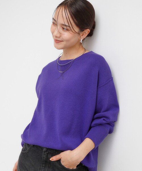 SHOO・LA・RUE（シューラルー）の「【洗濯機可/ちくちくしにくい】大人カジュアルを叶える スウェットライクニット（ニット/セーター・レディース・アイボリー/パープル系4/ピンク系/グリーン/ネイビー/グレー・03/02/01/04）」の5枚目の写真
