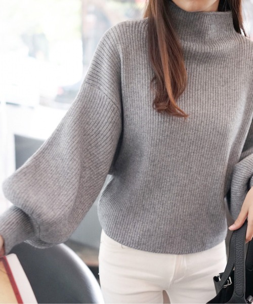 AMAJI(アマジ)の「ハーフハイネックパフスリーブリブニットトップス(10color)(ニット/セーター・レディース・ホワイト/ブラウン/レッド/キャメル/ブラック/アイボリー/ライトピンク/グレー/ブルー/ライトブラウン・FREE)」の4枚目の写真