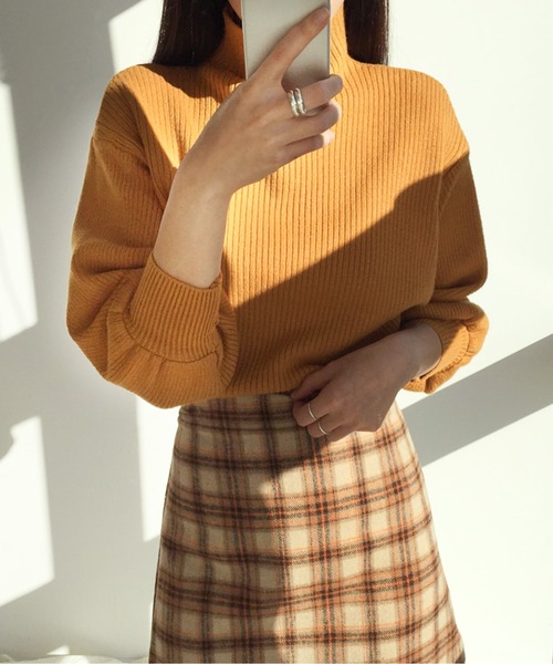 AMAJI(アマジ)の「ハーフハイネックパフスリーブリブニットトップス(10color)(ニット/セーター・レディース・ホワイト/ブラウン/レッド/キャメル/ブラック/アイボリー/ライトピンク/グレー/ブルー/ライトブラウン・FREE)」の20枚目の写真