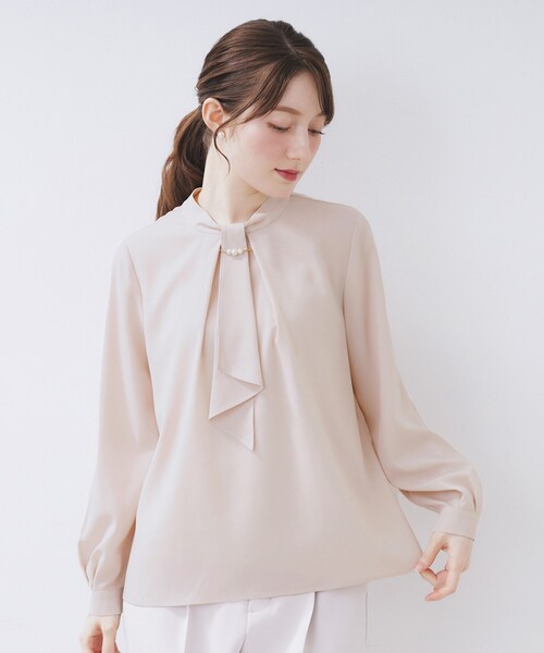 index(インデックス)の「ボウタイタックブラウス【洗濯機OK/防シワ】《XS~3L》(シャツ/ブラウス・レディース・ナチュラル/オフホワイト/ネイビー・44/42/40/38/36/34)」の6枚目の写真