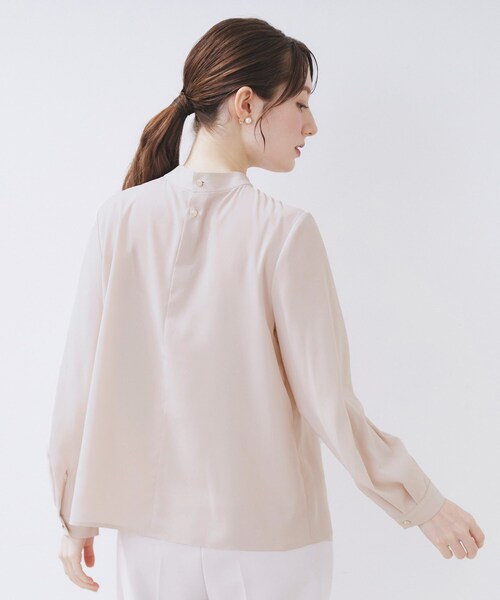 index(インデックス)の「ボウタイタックブラウス【洗濯機OK/防シワ】《XS~3L》(シャツ/ブラウス・レディース・ナチュラル/オフホワイト/ネイビー・44/42/40/38/36/34)」の8枚目の写真
