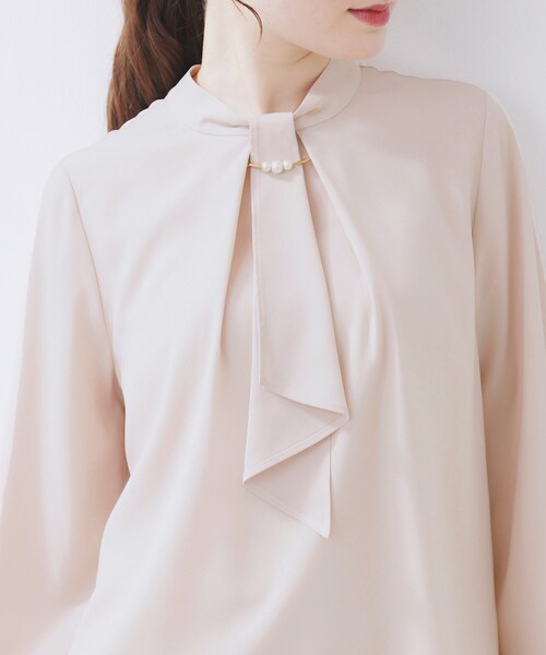 index(インデックス)の「ボウタイタックブラウス【洗濯機OK/防シワ】《XS~3L》(シャツ/ブラウス・レディース・ナチュラル/オフホワイト/ネイビー・44/42/40/38/36/34)」の10枚目の写真