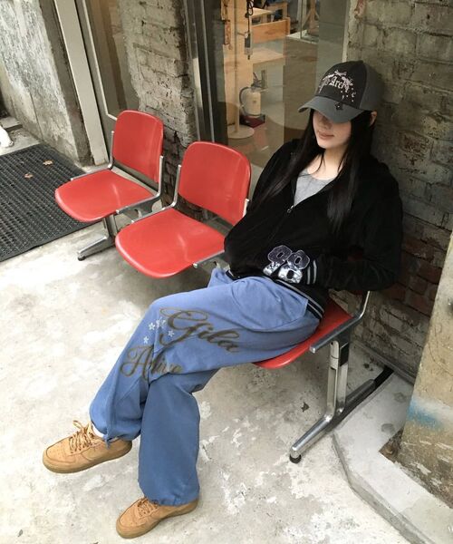 GILAARCHIVE（ギラアーカイブ）の「LETTERING LOGO SWEATPANTS_SB（スウェットパンツ・レディース・その他・FREE）」の4枚目の写真