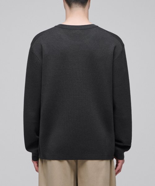 MUSINSA STANDARD（ムシンサスタンダード）の「ミニマルクルーネックニット[ガンメタル]（ニット/セーター・メンズ・その他・SMALL/MEDIUM/LARGE/X-LARGE/XX-LARGE）」の3枚目の写真