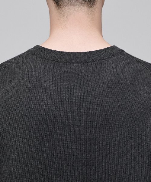 MUSINSA STANDARD（ムシンサスタンダード）の「ミニマルクルーネックニット[ガンメタル]（ニット/セーター・メンズ・その他・SMALL/MEDIUM/LARGE/X-LARGE/XX-LARGE）」の5枚目の写真