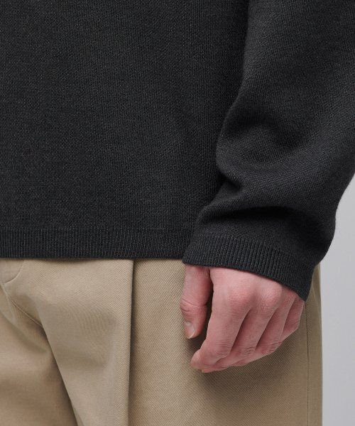 MUSINSA STANDARD（ムシンサスタンダード）の「ミニマルクルーネックニット[ガンメタル]（ニット/セーター・メンズ・その他・SMALL/MEDIUM/LARGE/X-LARGE/XX-LARGE）」の7枚目の写真