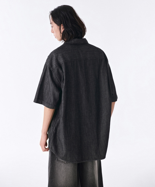 MUSINSA STANDARD（ムシンサスタンダード）の「オーバーサイズ半袖デニムシャツ[ローブラック]（シャツ/ブラウス・メンズ・その他・SMALL/MEDIUM/LARGE/X-LARGE/XX-LARGE）」の3枚目の写真