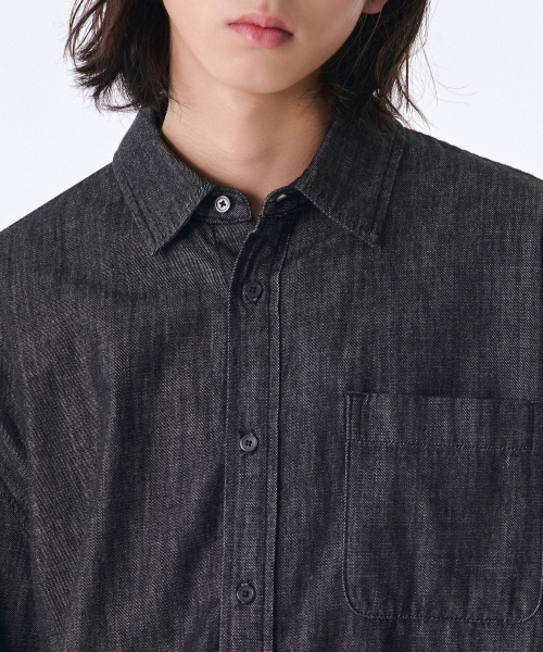 MUSINSA STANDARD（ムシンサスタンダード）の「オーバーサイズ半袖デニムシャツ[ローブラック]（シャツ/ブラウス・メンズ・その他・SMALL/MEDIUM/LARGE/X-LARGE/XX-LARGE）」の4枚目の写真